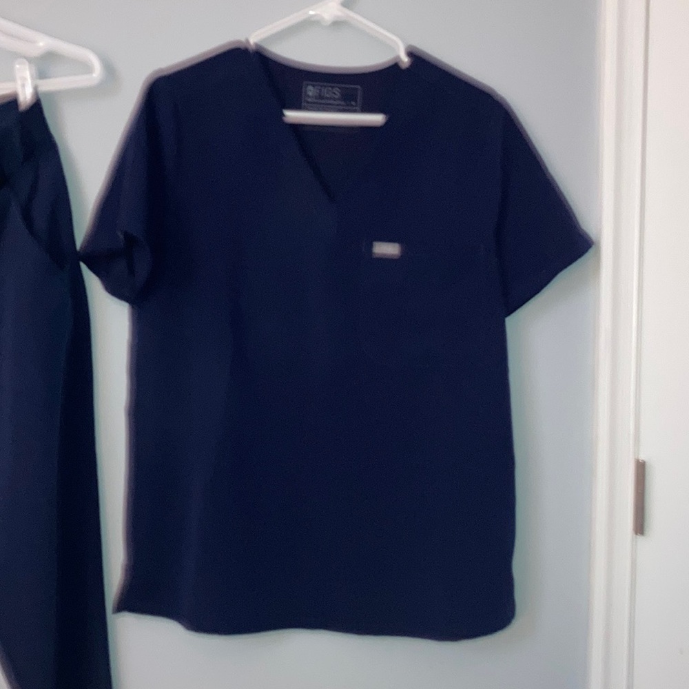 Figs scrub top navy medium one pocket